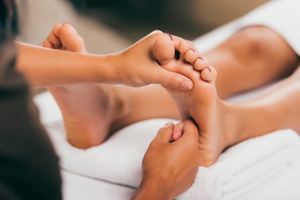 Khi nào nên chọn spa massage chân chuyên nghiệp thay vì tự massage?