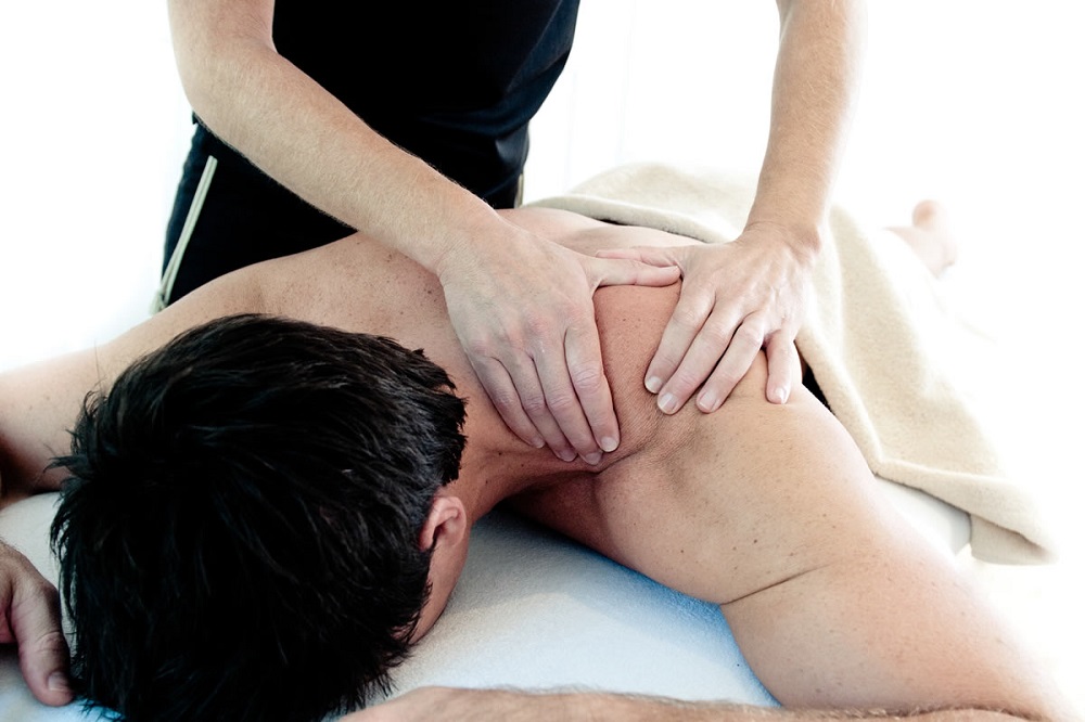 Quy trình giãn cơ thể thao tại Healing Touch Spa Quận 2