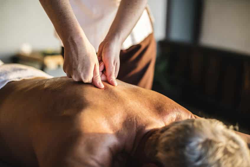 Massage trị liệu cho người chơi thể thao