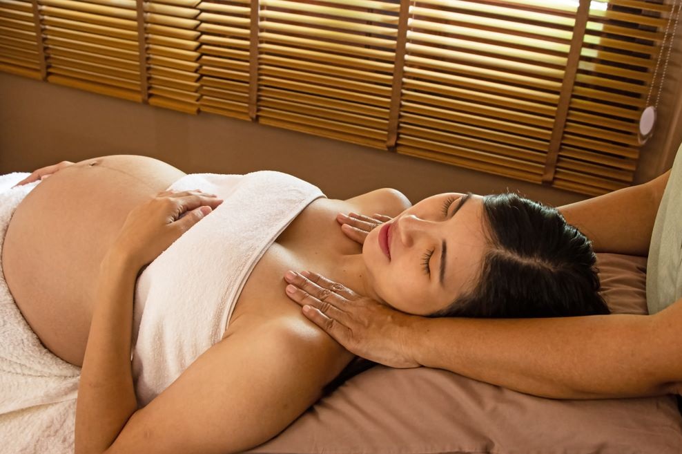 Không vội massage body trong 3 tháng đầu
