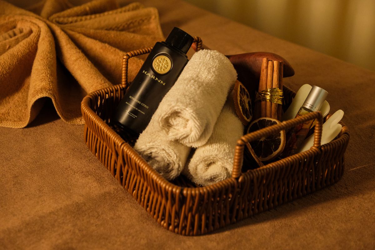 Dịch vụ massage bầu tại Healing Touch Spa Quận 2