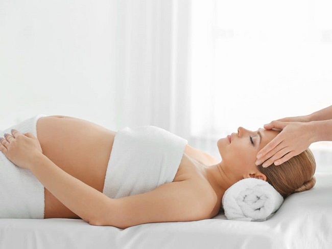 Massage đầu cho bà bầu 