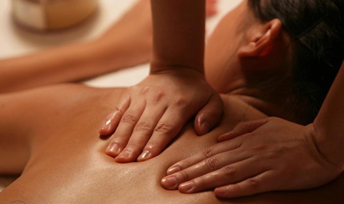 Ai nên chọn massage cổ vai gáy?