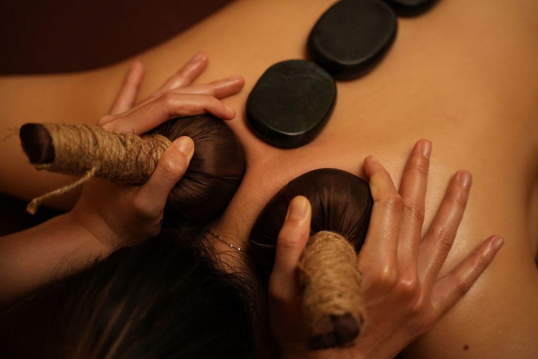 Massage đá nóng là gì?