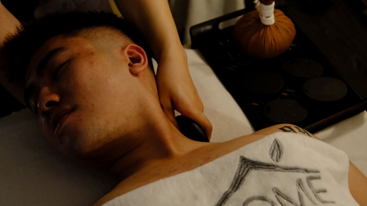 Massage body đá nóng phù hợp với những ai?
