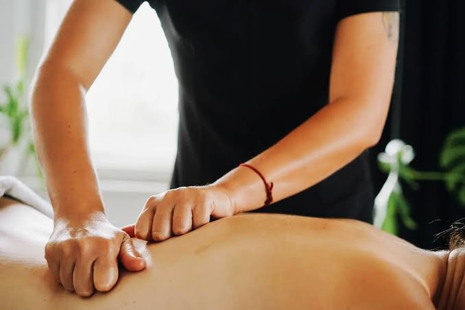 Massage mô sâu có tác dụng gì? Các lợi ích nổi bật